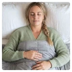 A sleep expert discussing the benefits of weighted blankets.